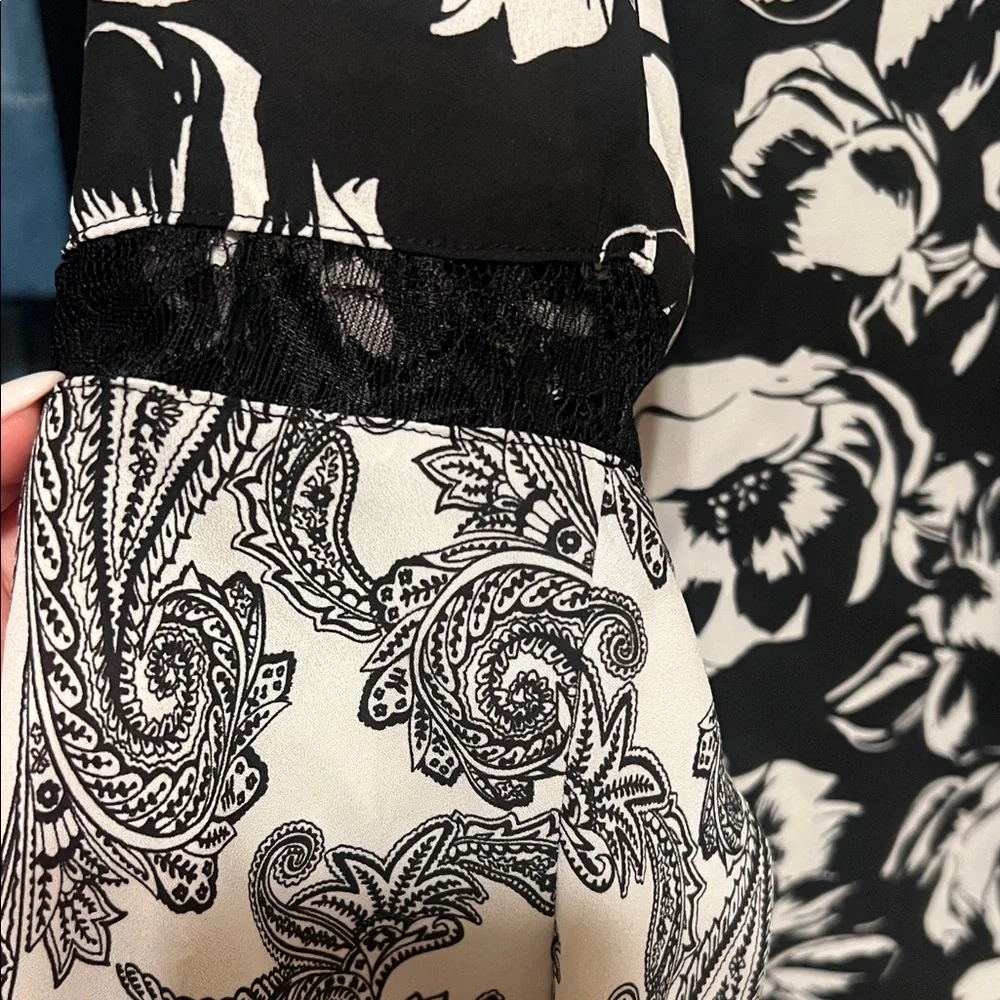 White House Black Market Black and White Floral Off-Shoulder Blouse - Picture 11 of 11